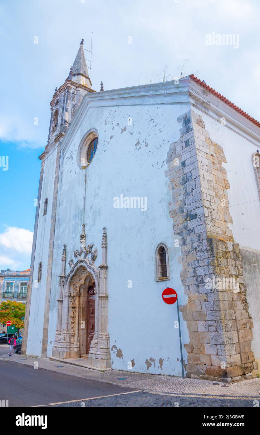 Strada stretta della città vecchia a Santarem città portoghese. Foto Stock
