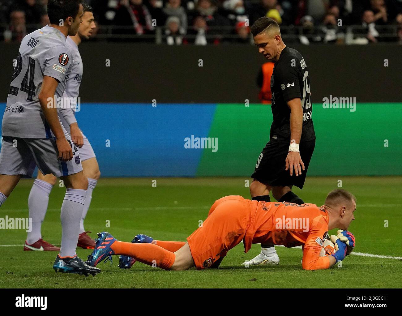 04/07/2022, Deutsche Bank Park, Francoforte, Eurolague, Eintracht Francoforte vs FC Barcellona , nella foto Eric Garcia (Barcellona), goalwart Marc-André Ter Stegen (Barcellona), Rafael Borre (Francoforte) Foto Stock