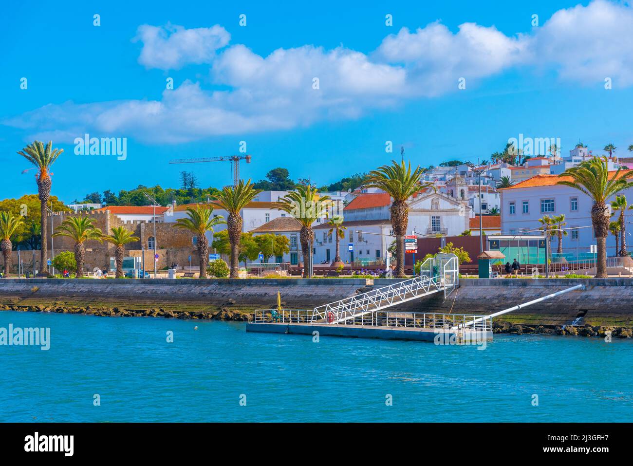 Vista sul mare della città portoghese di Lagos. Foto Stock