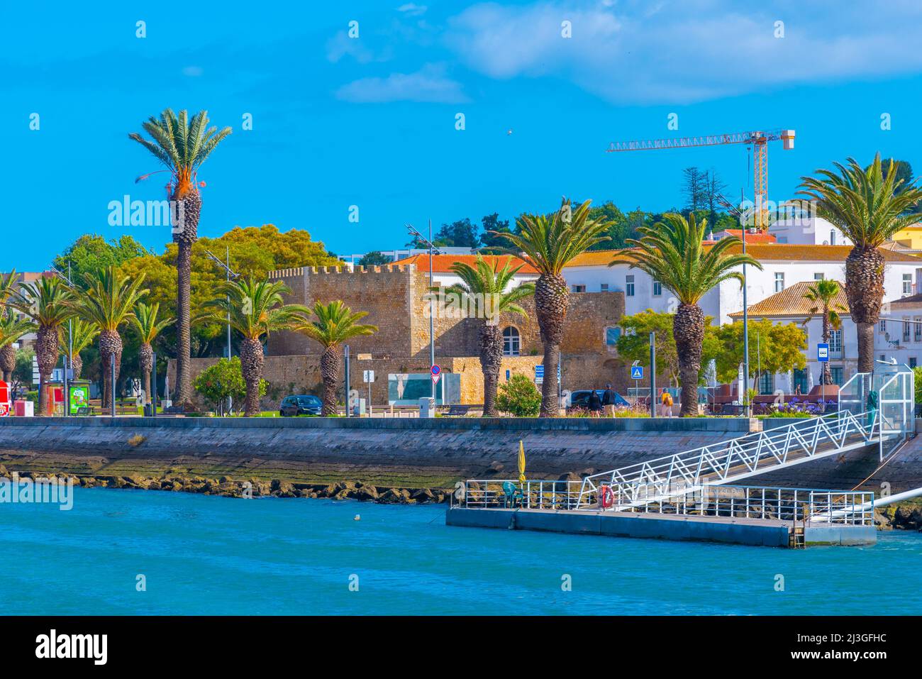 Vista sul mare della città portoghese di Lagos. Foto Stock