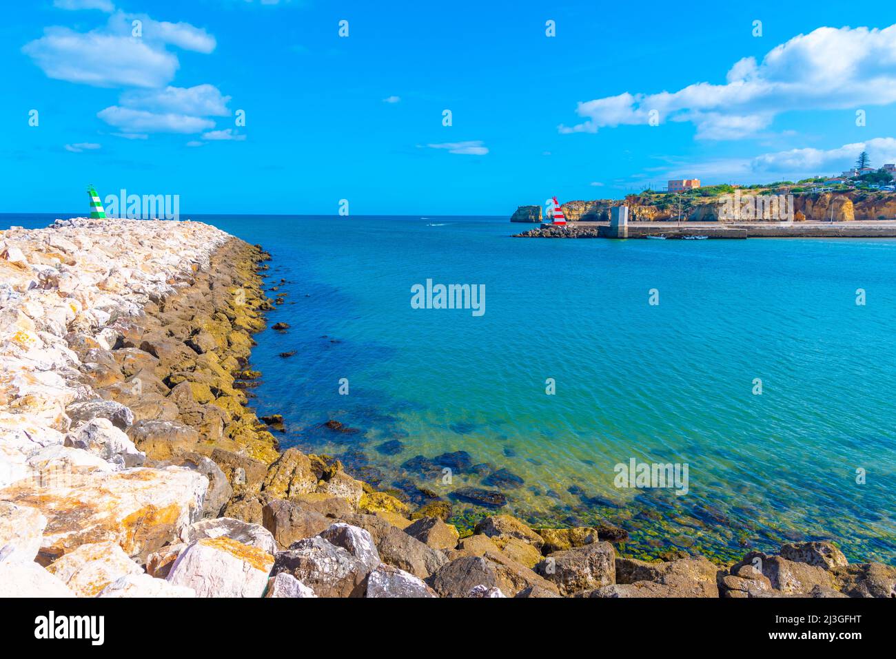 Vista sul mare della città portoghese Portimao. Foto Stock