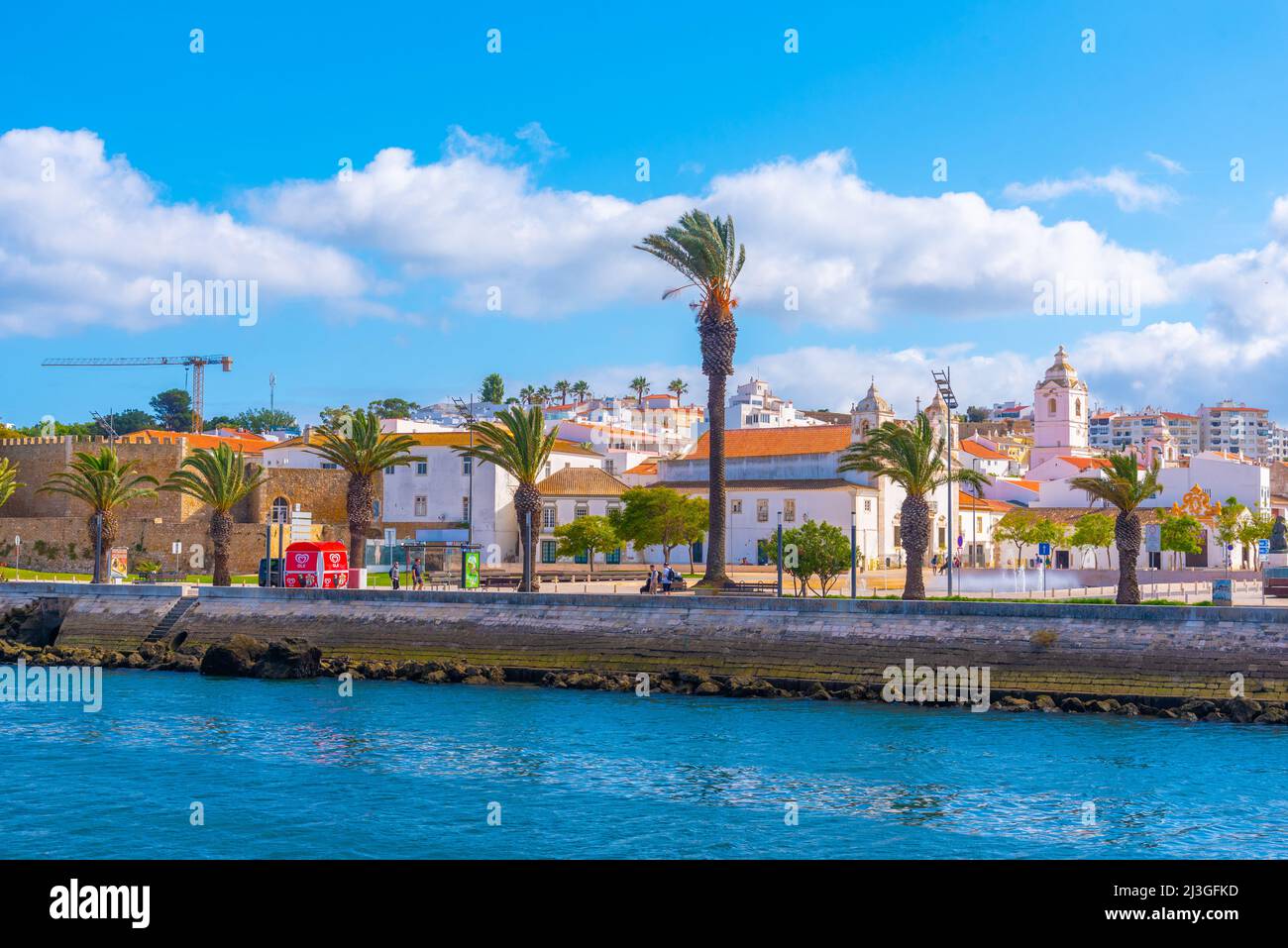 Vista sul mare della città portoghese di Lagos. Foto Stock