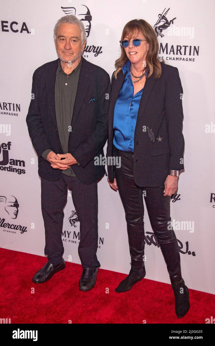 Robert De Niro e Jane Rosenthal partecipano alla prima mondiale di 'Mixtape' al United Palace Theatre di New York City. (Foto di Ron Adar / SOPA Images/Sipa USA) Foto Stock