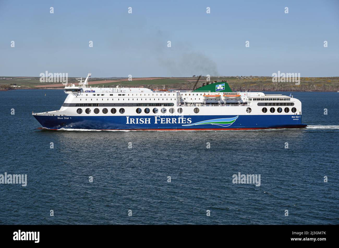 Blue Star 1 è un traghetto greco noleggiato gestito da Irish Ferries sul Pembroke Dock - servizio Rosslare - Aprile 2021. Foto Stock