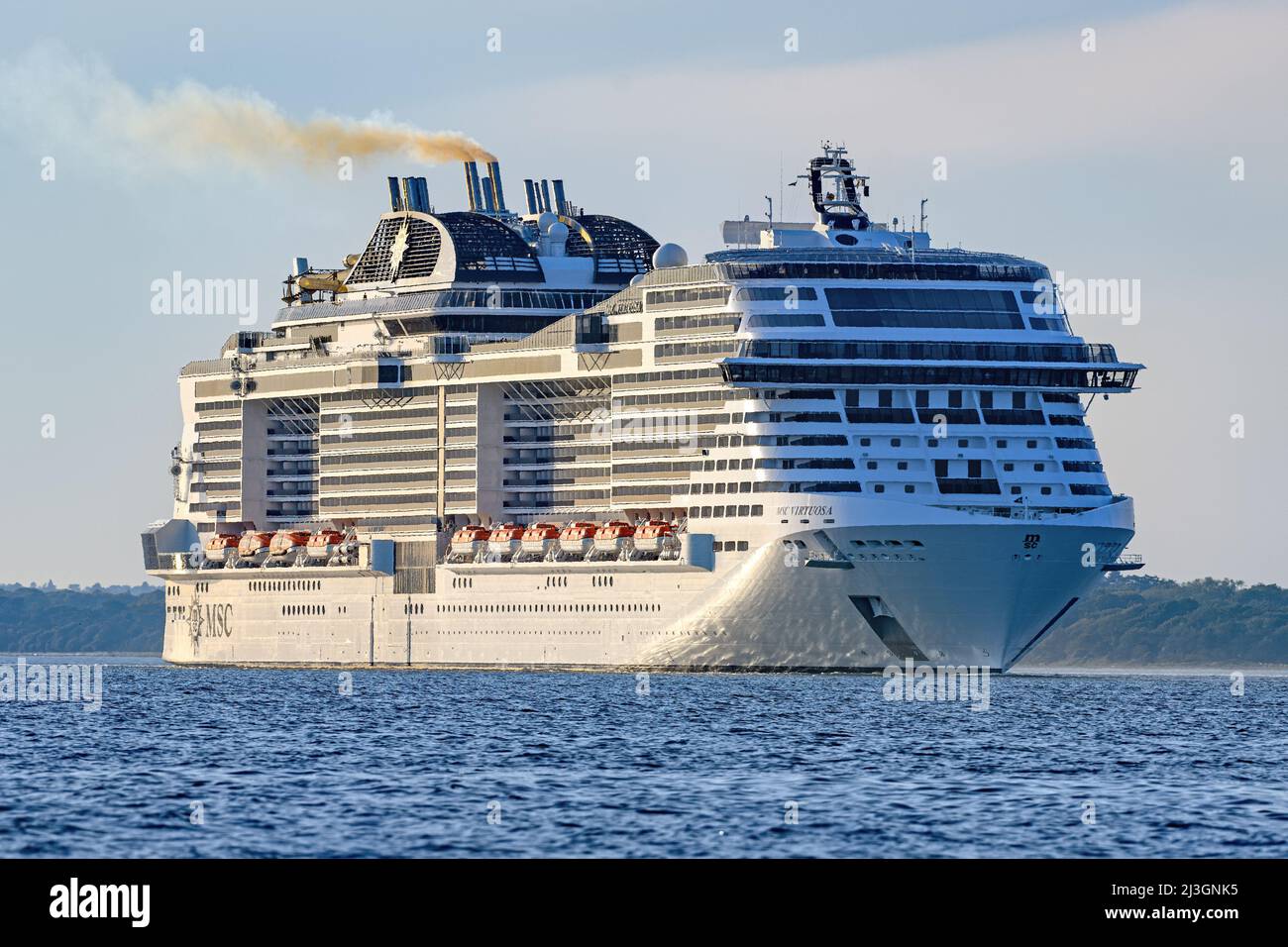 MSC Virtuosa è una nave da crociera gestita da MSC Cruises - Giugno 2021  Foto stock - Alamy