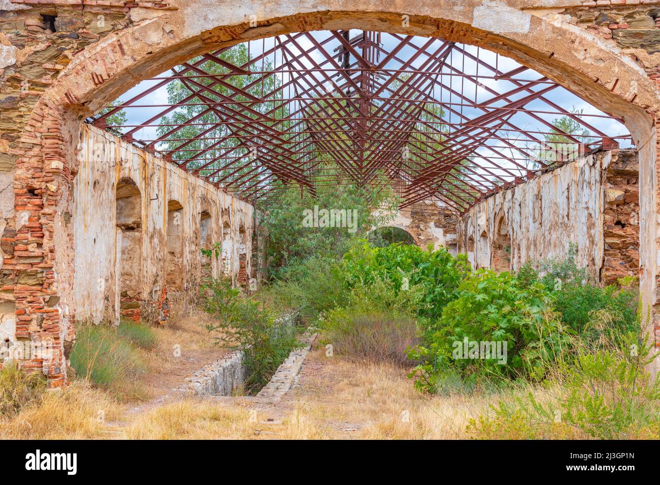 Edificio minerario desolato a Minas de Sao Domingos in Portogallo. Foto Stock