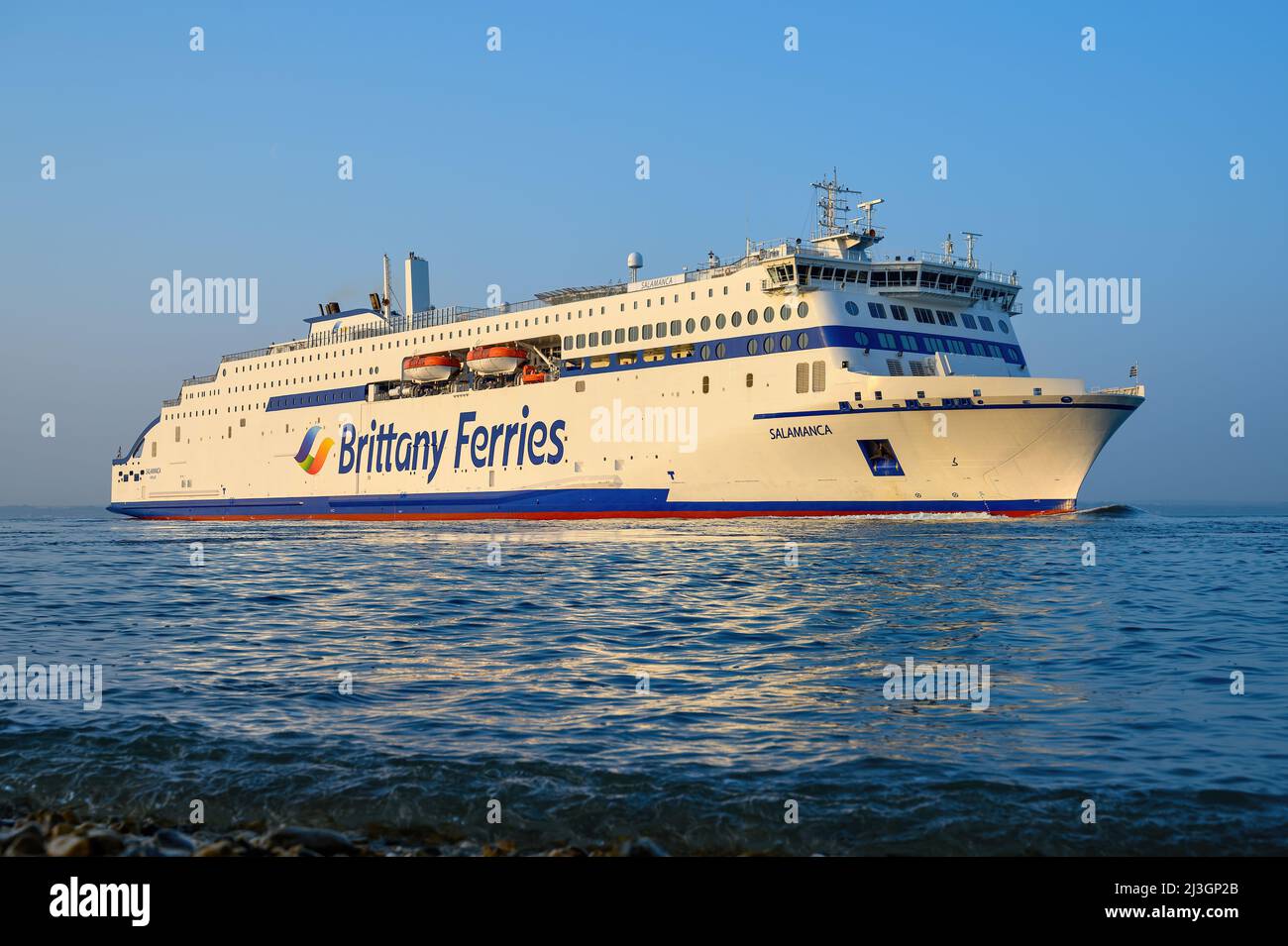 Il traghetto cross-channel alimentato da GNL Salamanca è gestito da Brittany Ferries sulle rotte tra Portsmouth, Bilbao e Cherbourg - marzo 2022. Foto Stock