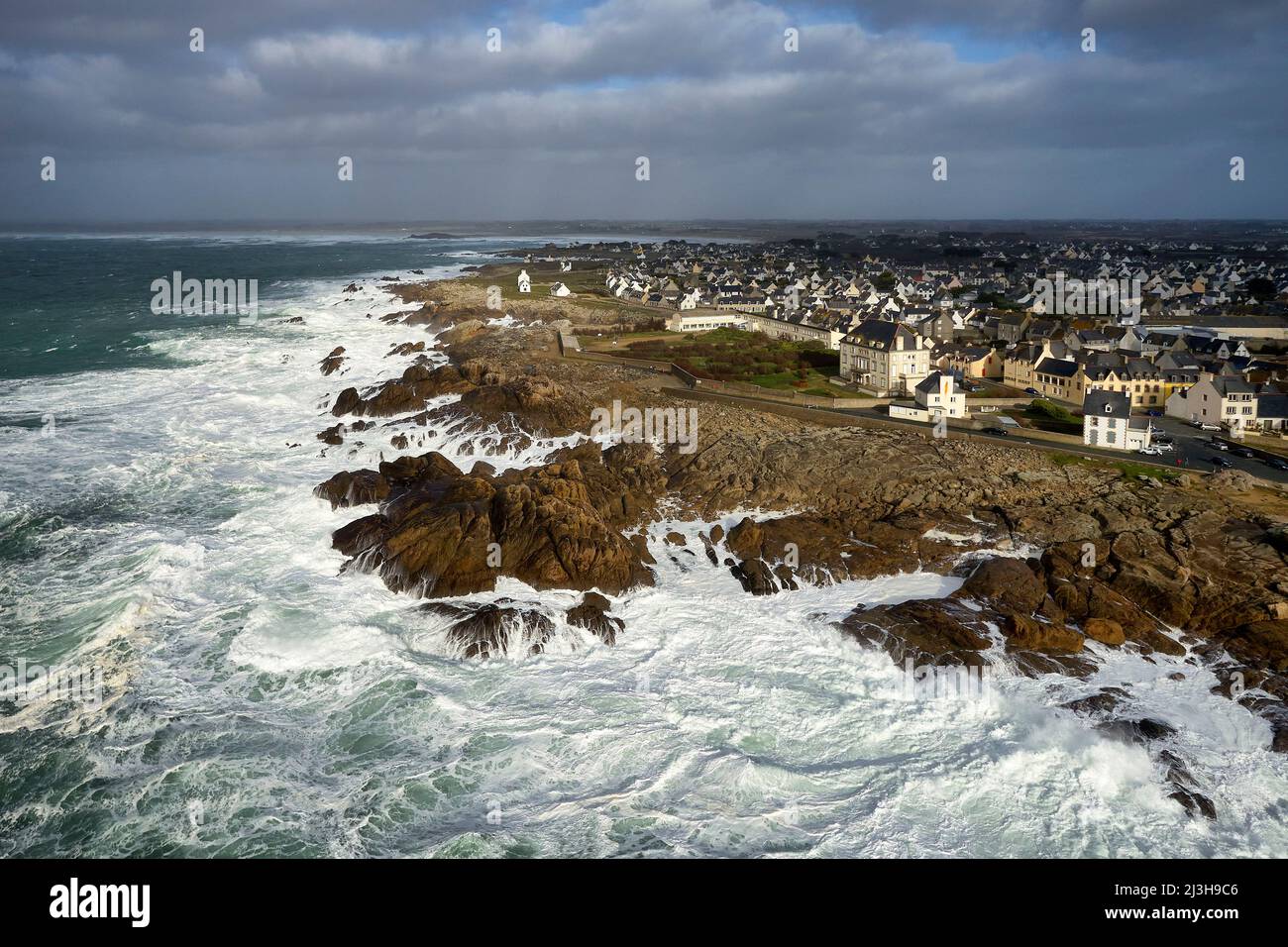Francia, Finistere, Penmarc'h, tempesta a Saint Guenole rocce (vista aerea) Foto Stock