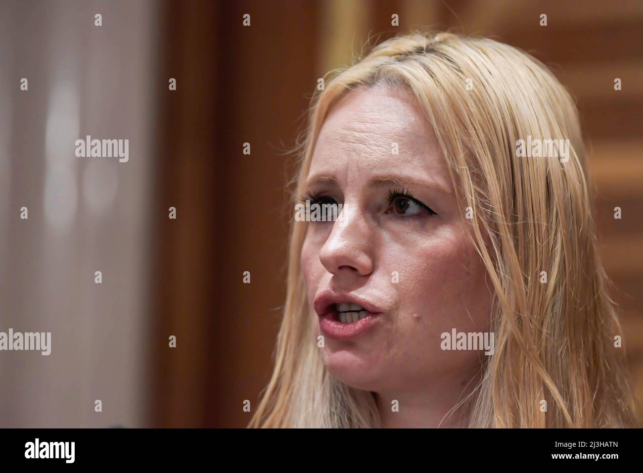 Washington, Stati Uniti. 07th Apr 2022. L'Ufficio per la lotta al traffico di esseri umani dell'OSCE, del consigliere dell'istituzione democratica e della destra umana, Tatiana Kottlyarenko, testimonia dinanzi alla Commissione per la sicurezza e la cooperazione in Europa la protezione dei rifugiati ucraini dalla tratta di esseri umani durante un'audizione al Senato di Dirksen/Capitol Hill a Washington. Credit: SOPA Images Limited/Alamy Live News Foto Stock