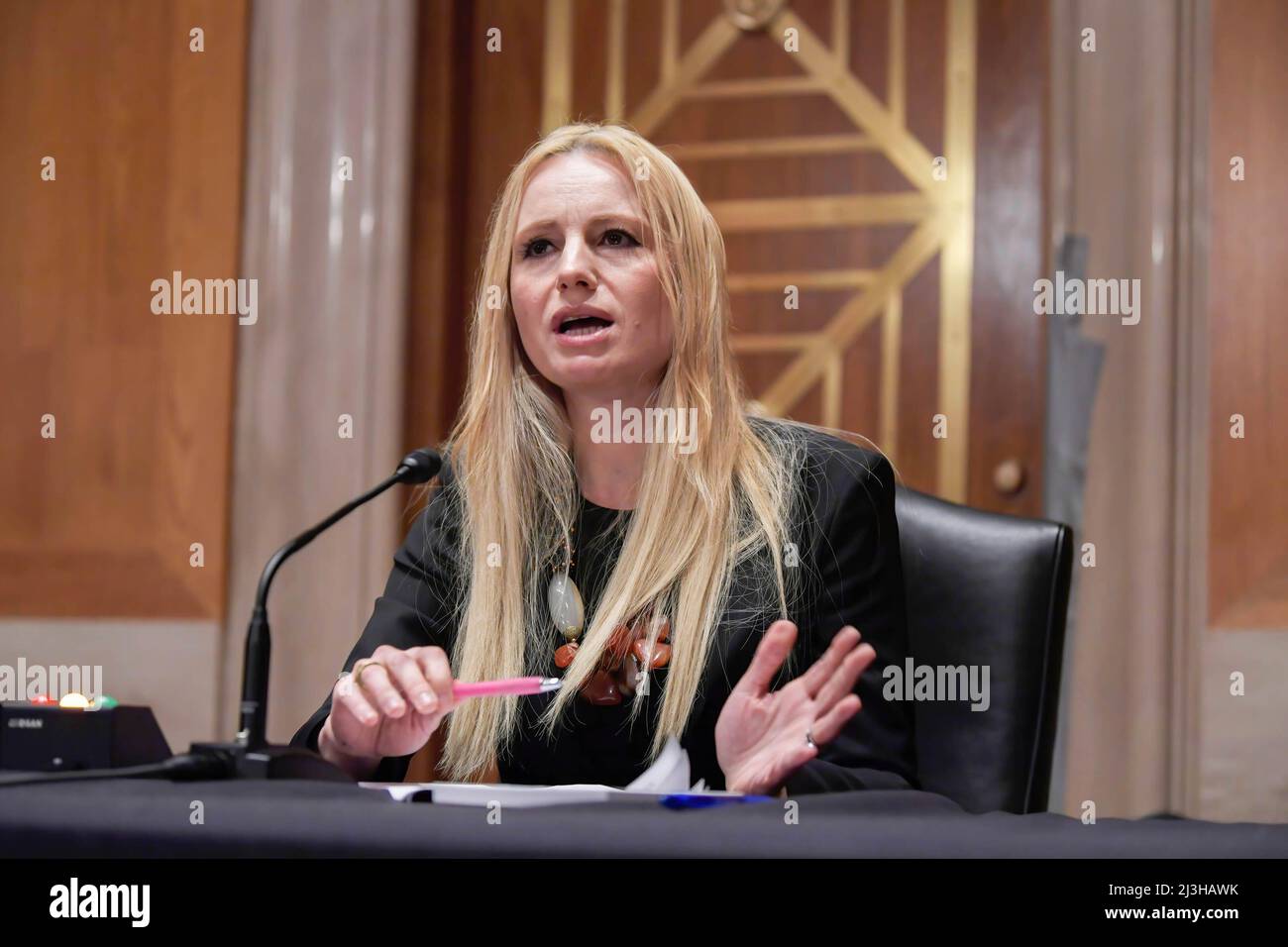 Washington, Stati Uniti. 07th Apr 2022. L'Ufficio per la lotta al traffico di esseri umani dell'OSCE, del consigliere dell'istituzione democratica e della destra umana, Tatiana Kottlyarenko, testimonia dinanzi alla Commissione per la sicurezza e la cooperazione in Europa la protezione dei rifugiati ucraini dalla tratta di esseri umani durante un'audizione al Senato di Dirksen/Capitol Hill a Washington. Credit: SOPA Images Limited/Alamy Live News Foto Stock
