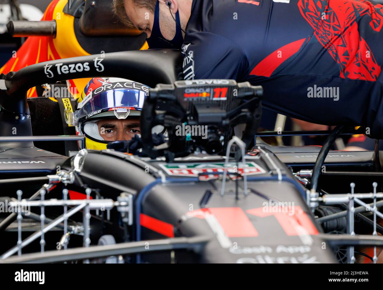 Melbourne, Australia. 08th Apr 2022. Sergio Perez (MEX) del team Red Bull durante le prove libere 1 al Gran Premio di Formula uno australiano sul circuito Albert Park Grand Prix 8. Aprile, 2022. Credit: Corleve/Alamy Live News Foto Stock