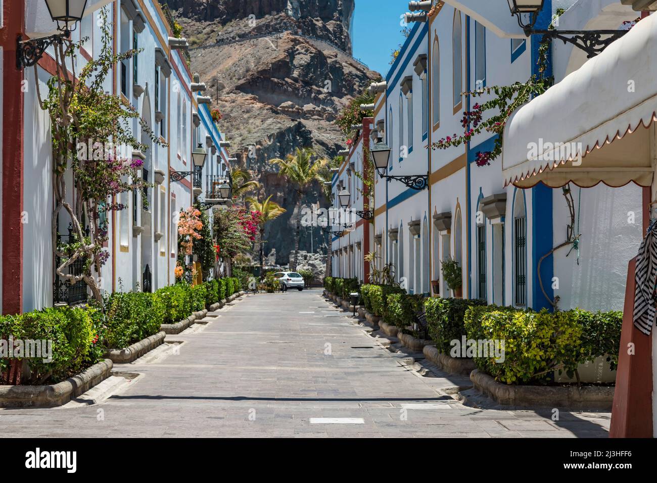 Vicolo di montagna nella romantica Puerto Mogan su Gran Canaria Foto Stock