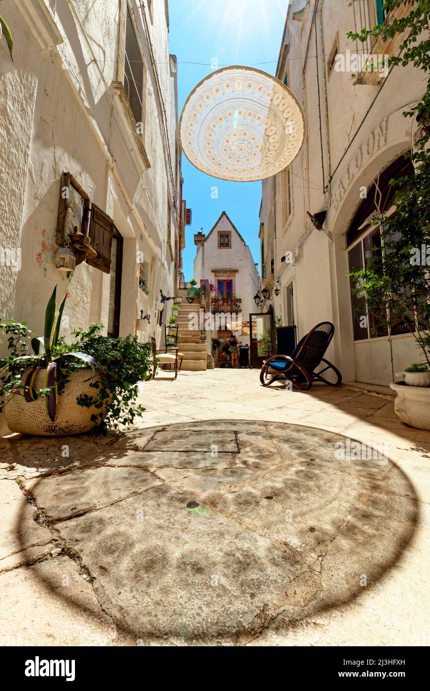 Vicolo in Locorotondo, Puglia, Italia Foto Stock