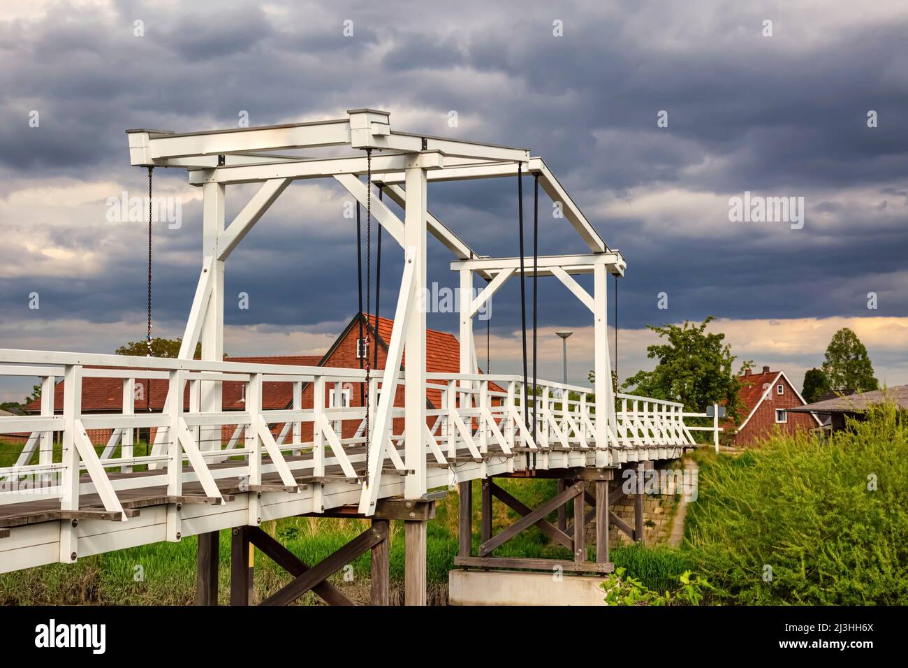 Vecchio ponte pedonale immagini e fotografie stock ad alta risoluzione ...