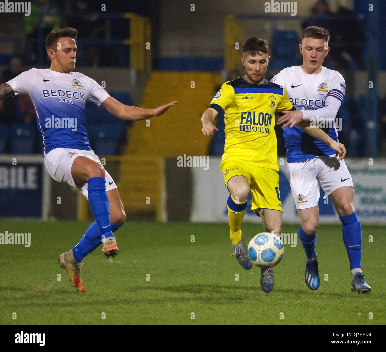 Mourneview Park, Lurgan, Irlanda del Nord. 25 Jan 2022. Danske Bank Premiership – Glenavon (blu) contro Dungannon Swifts. Azione dal Mourneview Park. Dungannon Swifts giocatore Ryan Mayse. Foto Stock