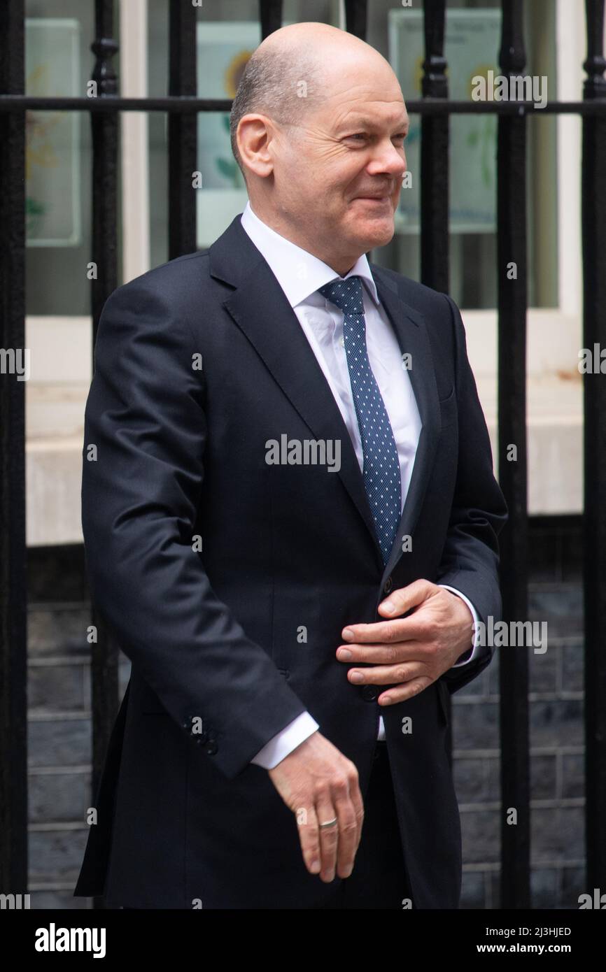 08/04/2022. Londra, Gran Bretagna il Cancelliere tedesco OLAF Scholz incontra il primo ministro britannico Boris Johnson a Downing Street per un colloquio sull'attuale crisi Ucraina con la Russia. Foto di Ray Tang. Foto Stock