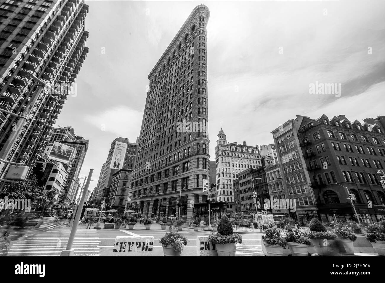 FLATIRON DISTRICT, New York City, NY, USA, Historic Flatiron o Fuller Building, un punto di riferimento a forma triangolare di acciaio a 22 piani situato nella Fifth Ave di Manhattan è stato completato nel 1902. Foto Stock