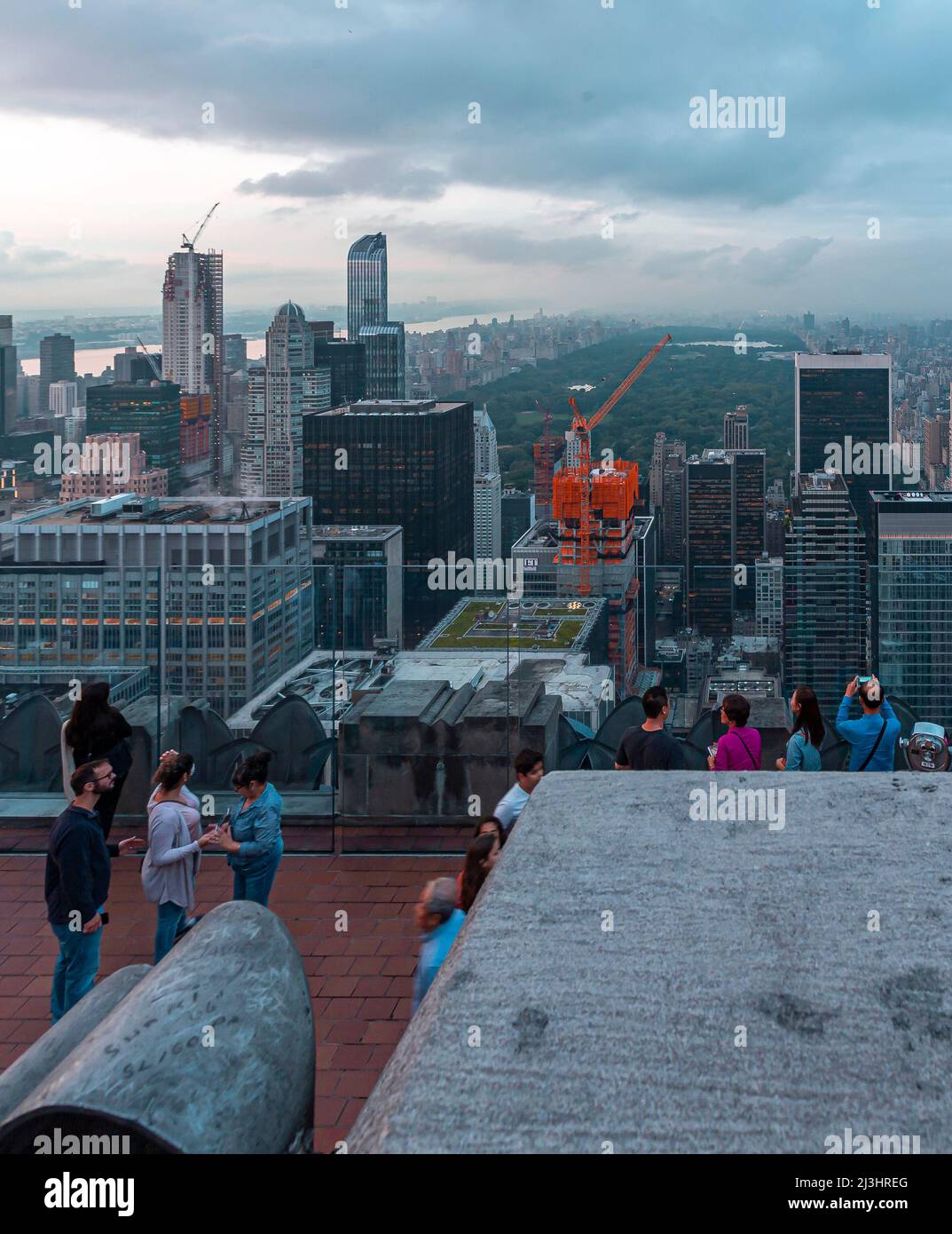 Midtown West, New York City, NY, USA, la vista da Top of the Rock - la piattaforma panoramica sul Rockefeller Center Foto Stock