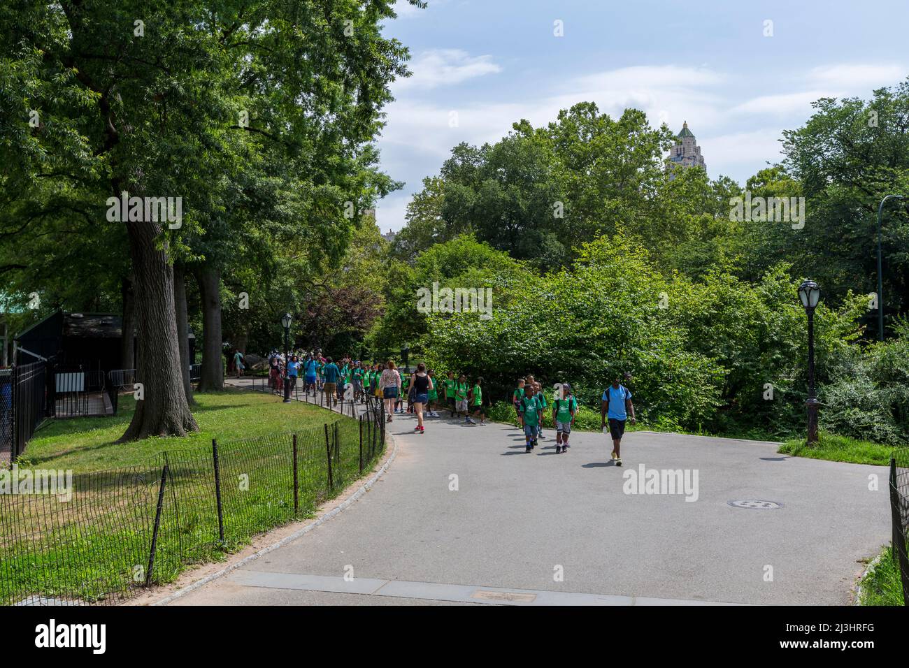 Central Park West, quartiere storico, New York City, NY, USA, Gruppo a piedi Foto Stock