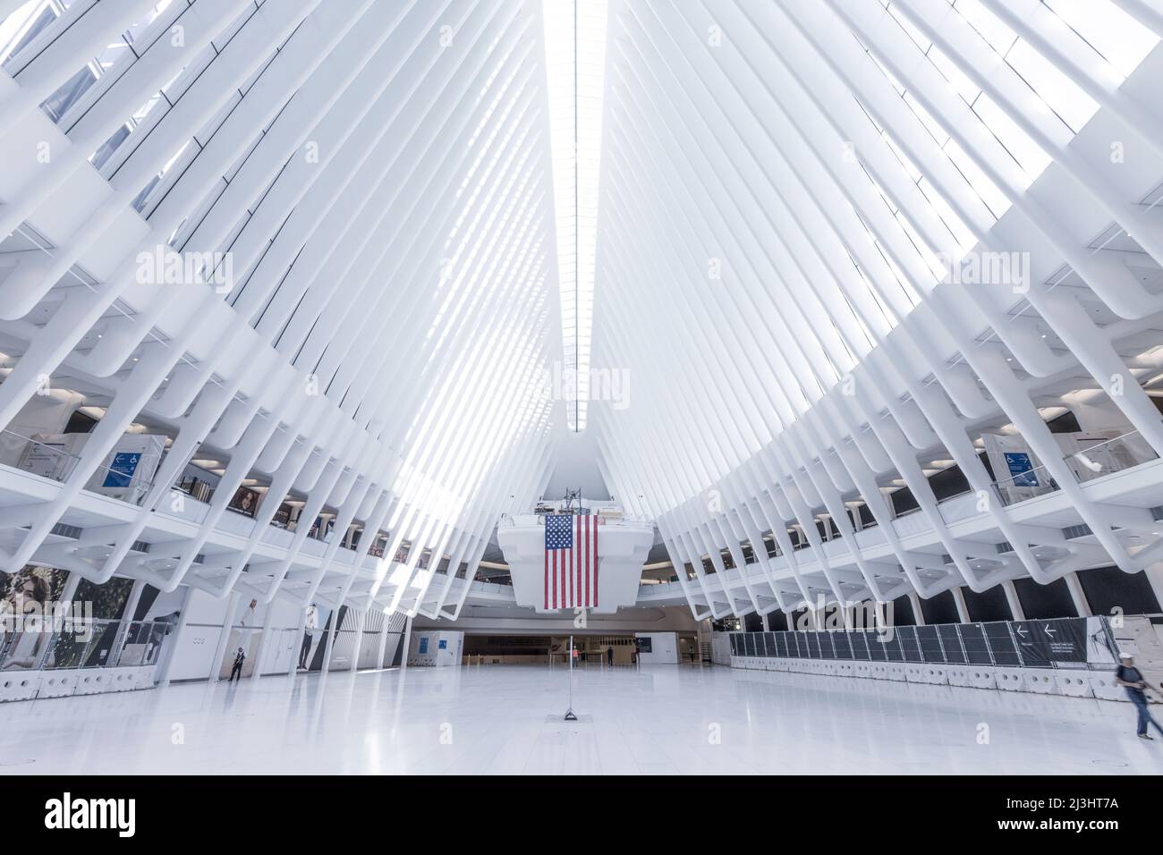 WTC Cortlandt, New York City, NY, USA, World Trade Center Transportation Hub o Oculus progettato dall'architetto Santiago Calatrava nel Financial District Inside Foto Stock WTC Cortlandt, New York City, NY, USA, World Trade Center Transportation Hub o Oculus progettato dall'architetto Santiago Calatrava nel Financial District Inside Foto Stock