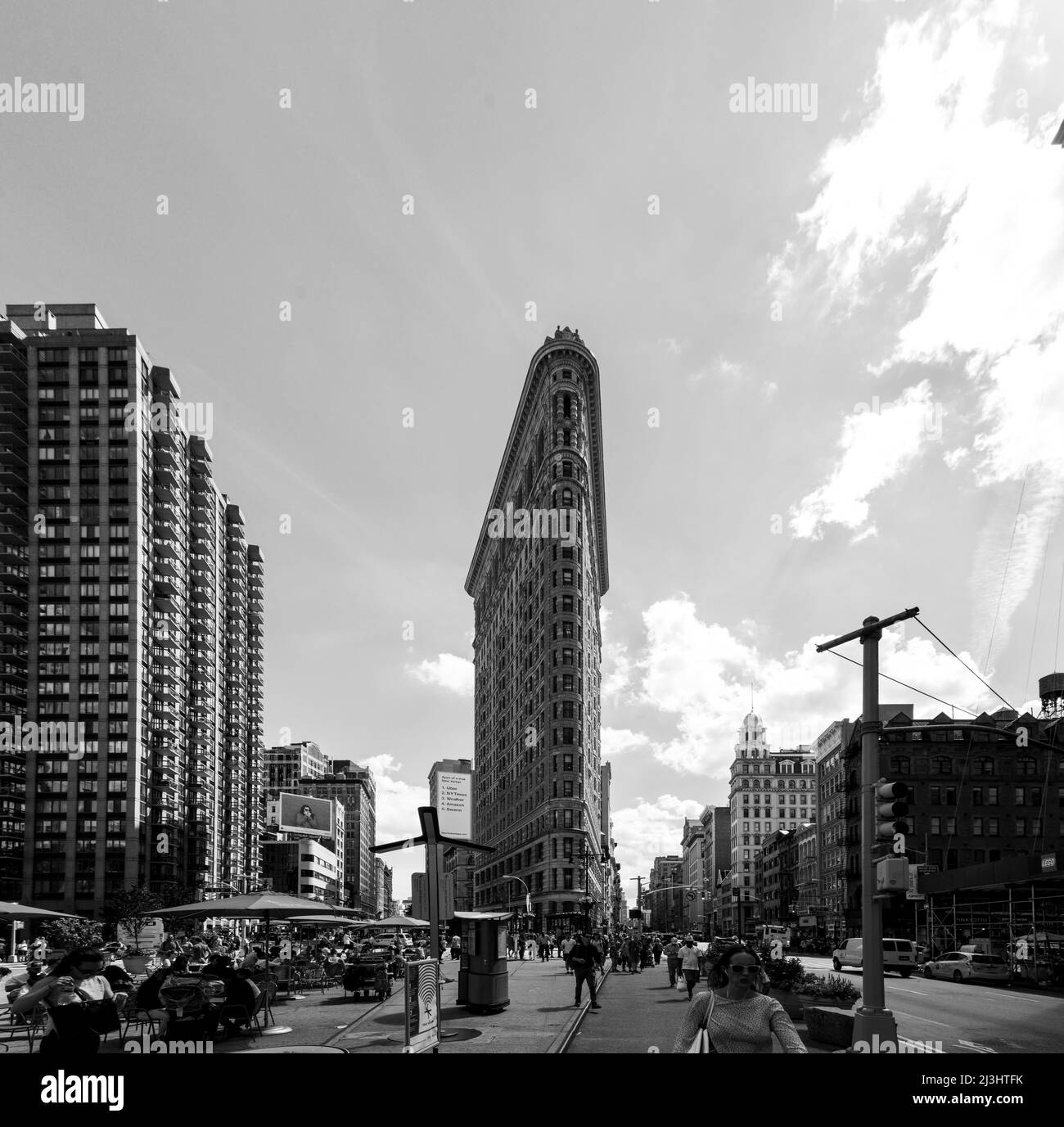 FLATIRON DISTRICT, New York City, NY, USA, Historic Flatiron o Fuller Building, un punto di riferimento a forma triangolare di acciaio a 22 piani situato nella Fifth Ave di Manhattan è stato completato nel 1902. Foto Stock