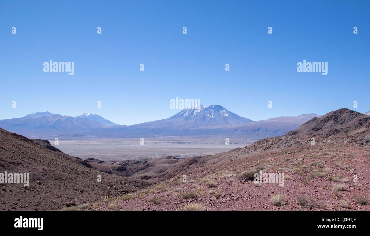 Vista sul vulcano Paniri dalla strada da Calama a Caspana, regione Antofagasta Foto Stock