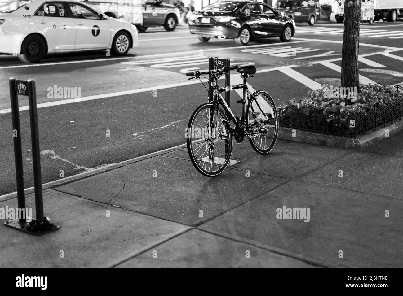 34 Street - Penn Station, New York City, NY, USA, Una bicicletta parcheggiata Foto Stock