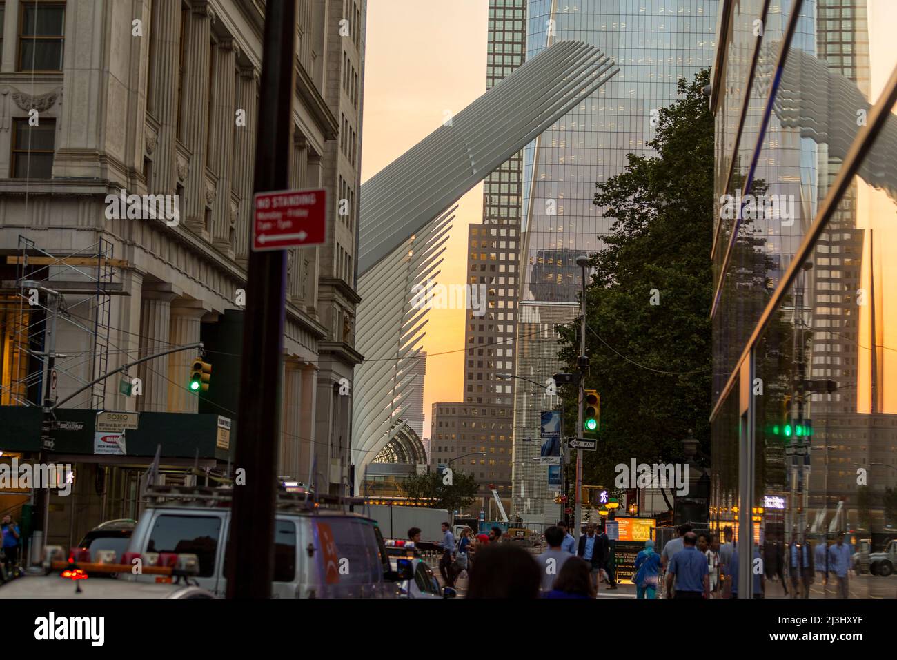 Tribeca, New York City, NY, USA, Golden Hour presso il nuovo One World Trade Center di Lower Manhattan Foto Stock