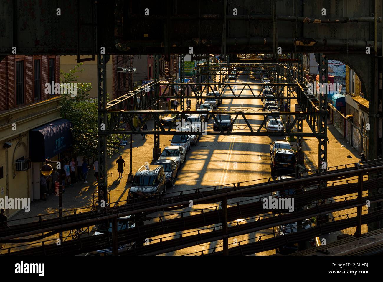 BROADWAY/MYRTLE AV, New York City, NY, USA, luci di mattina presto alla stazione della metropolitana di Myrtle Avenue a Brooklyn. LINEE J, Z, M. Foto Stock