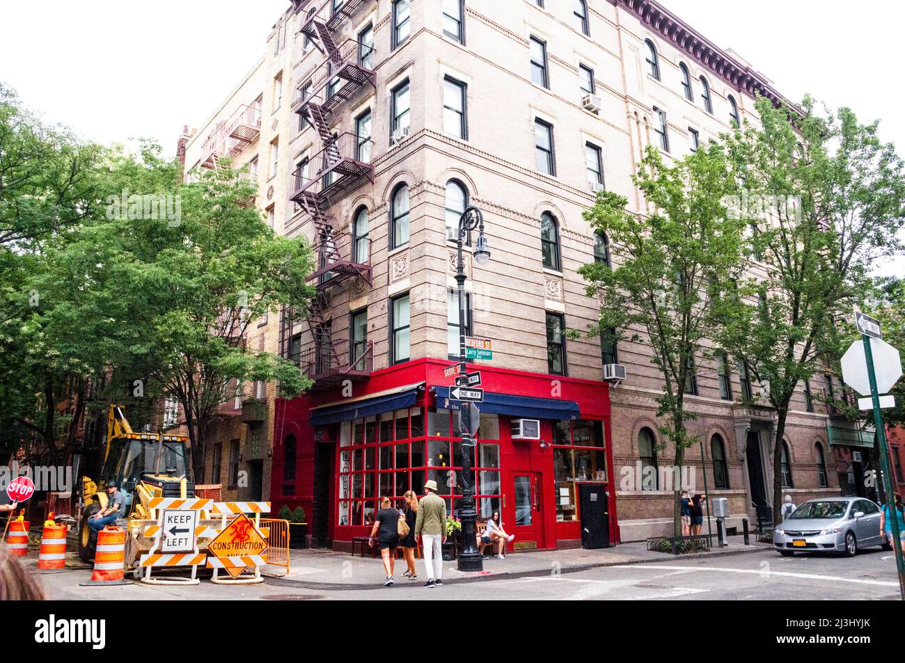 BEDFORD ST/GROVE ST, New York City, NY, USA, edificio con il Ristorante Little Owl a Greenwich Village, ha presentato in AMICI lo spettacolo televisivo. Foto Stock