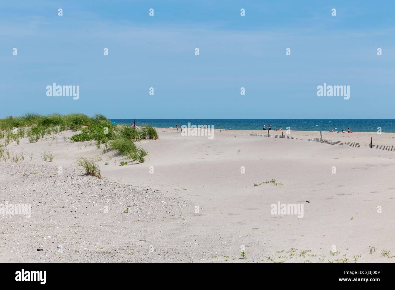 Breezy Point, New York City, NY, USA, Una spiaggia con sabbia e il mare Foto Stock