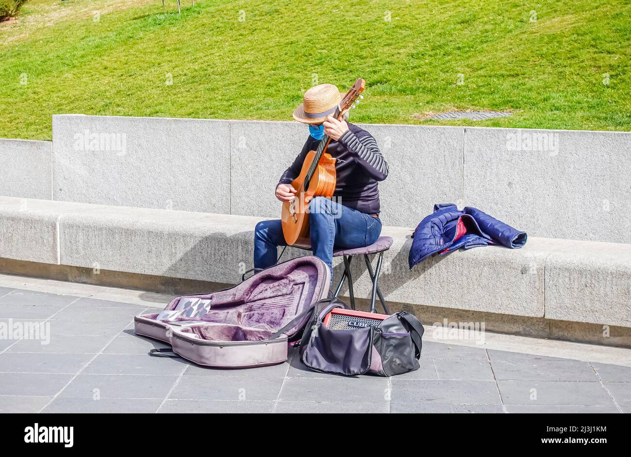 Suonatore di chitarra spagnolo busking, Madrid Spagna Foto Stock
