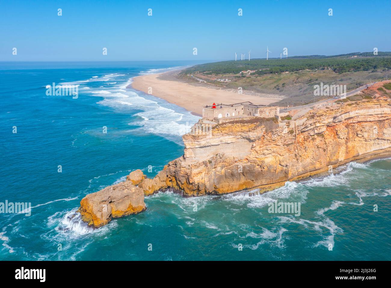Forte de Sao Miguel Arcanjo nella città portoghese Nazare. Foto Stock