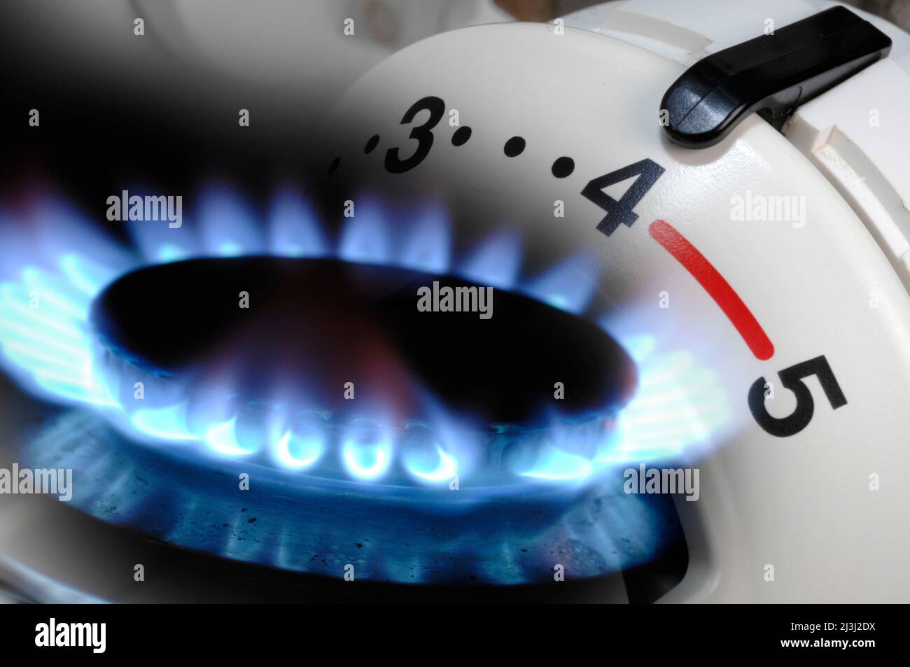 Aumento dei costi energetici con il prezzo del gas e il riscaldamento Foto Stock