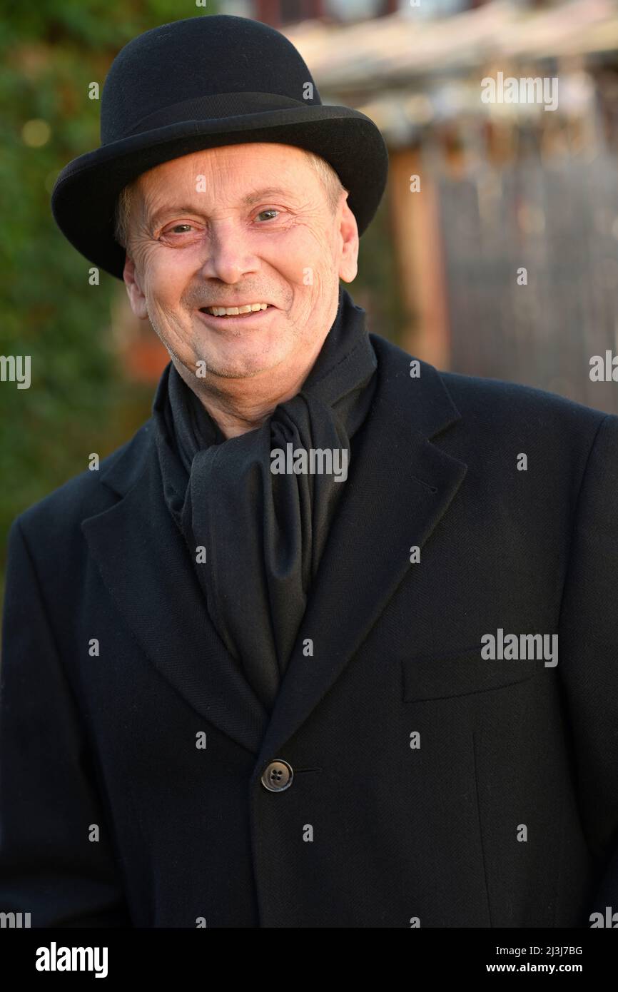 Ritratto di un anziano in abiti eleganti. Foto Stock