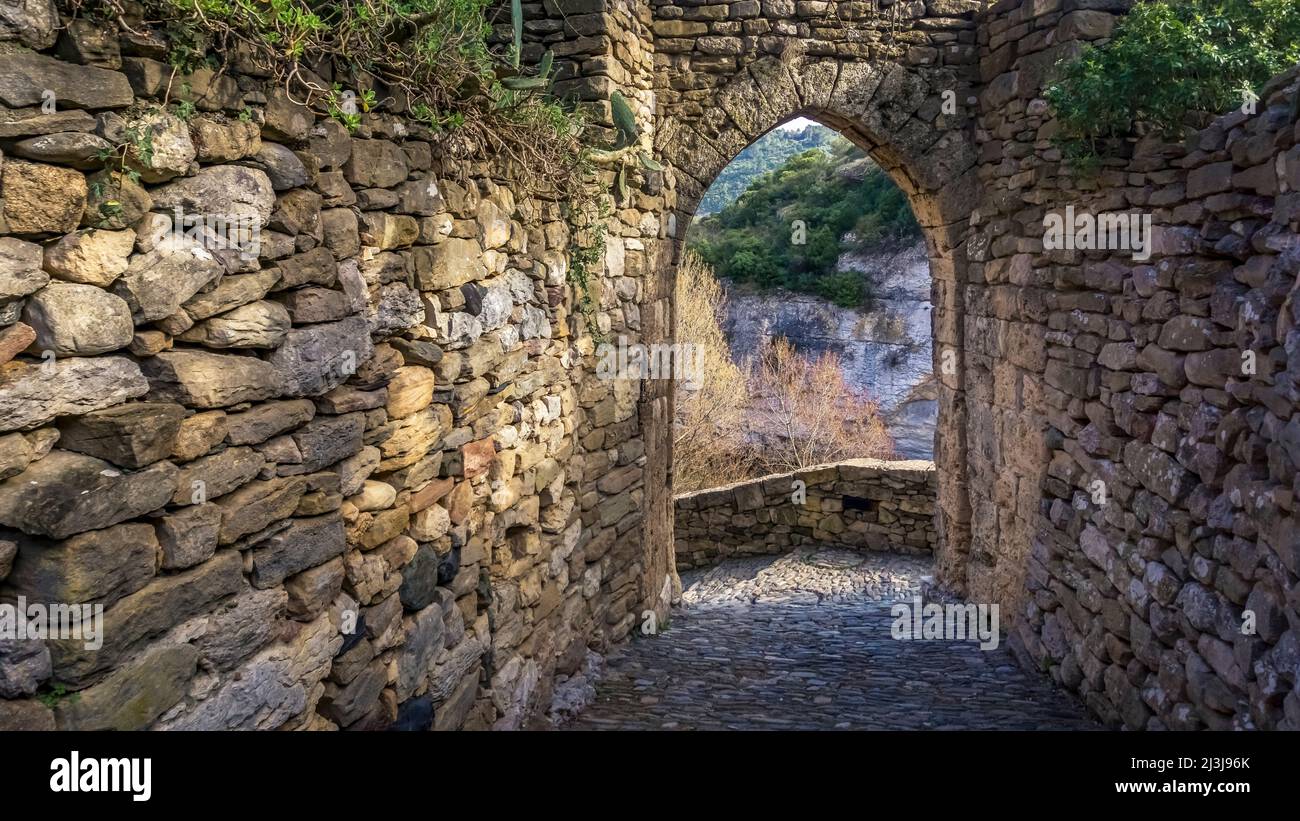 Porto meridionale di sally a Minerve costruito nel XIII secolo. Ultimo rifugio dei catari. Più beaux Villages de France. Foto Stock