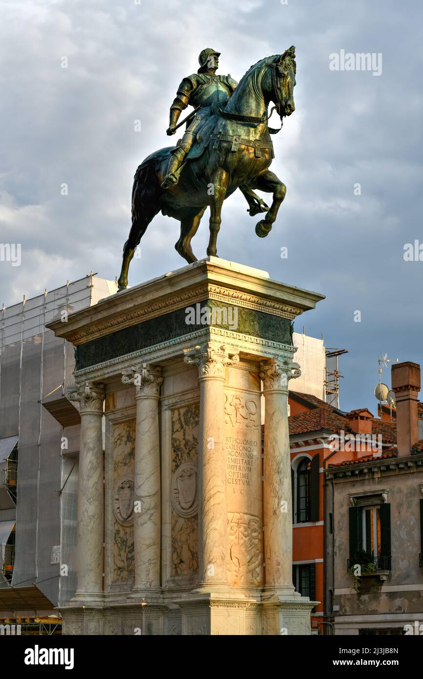 Statua del 15th secolo di Bartolomeo Colleoni il famoso condottiere o comandante dei mercenari di Venezia Foto Stock