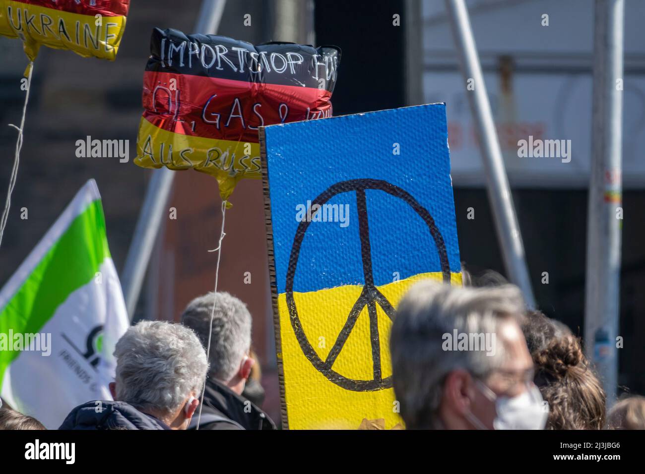 Germania, Baden-Wuerttemberg, Stoccarda, manifestazione di pace contro la guerra Ucraina, 13.03.2022 Foto Stock