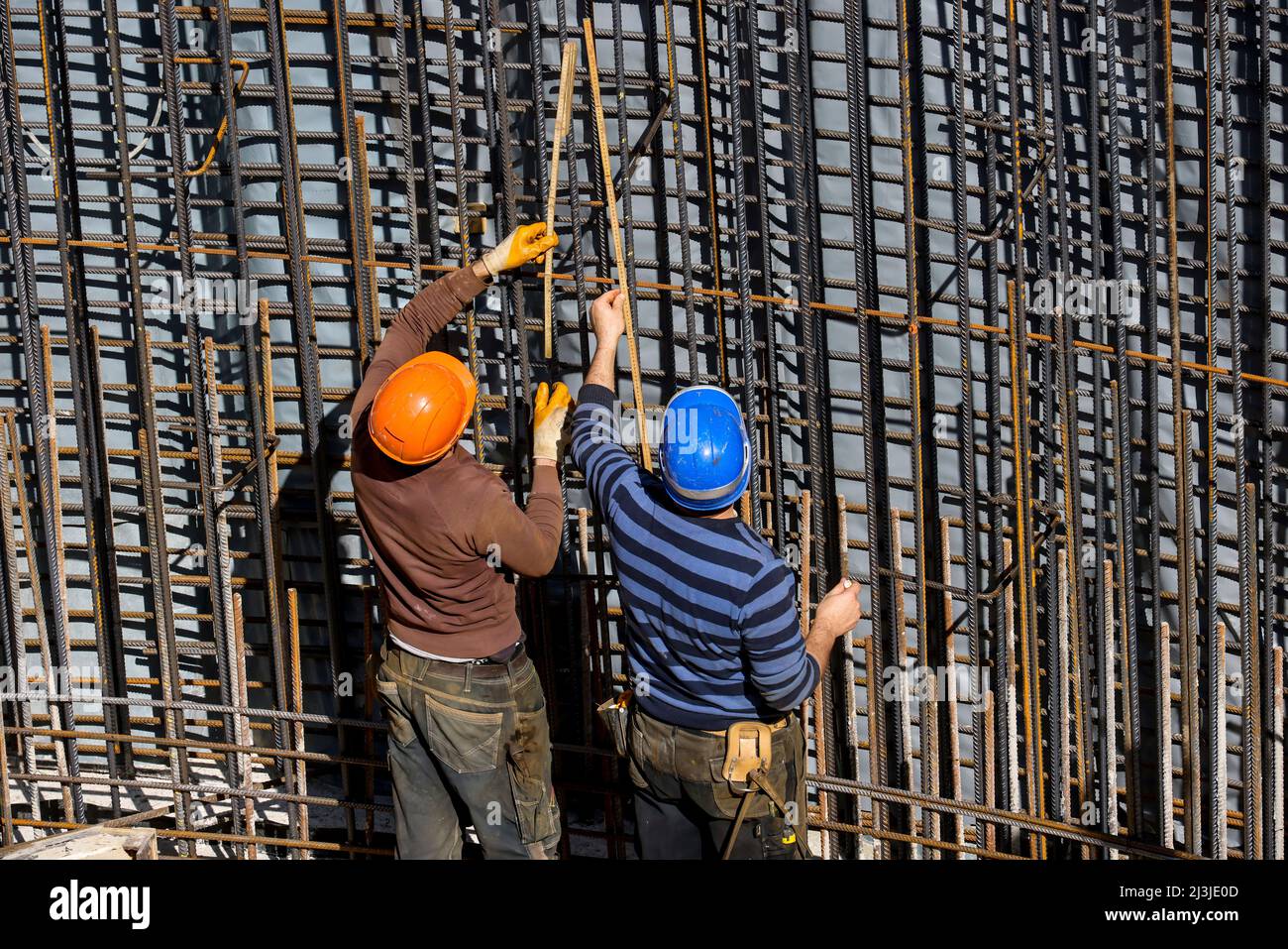 Industria edile, operai edili che lavorano in un cantiere edile, Essen, Renania settentrionale-Vestfalia, Germania Foto Stock