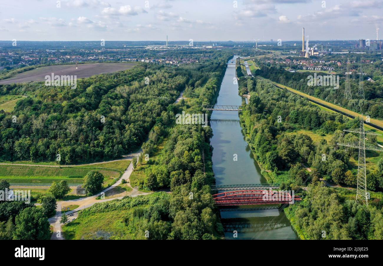 Canal Bank Park Schurenbachhalde, Essen, Renania settentrionale-Vestfalia, Germania Foto Stock