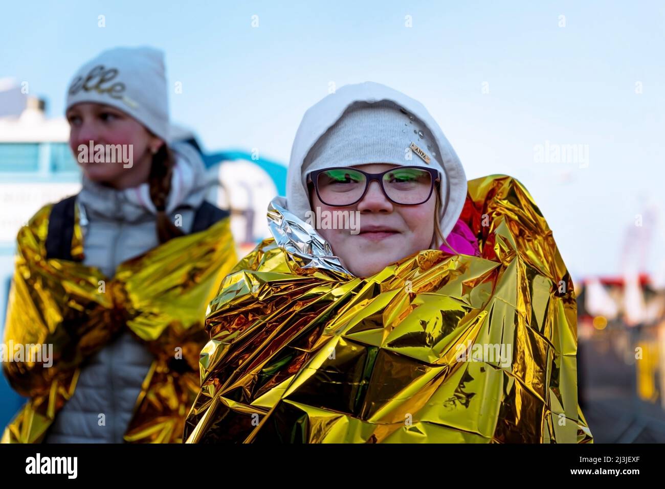 Medyka, Polonia - 17 marzo 2022: I rifugiati ucraini provenienti dall'Ucraina arrivano al valico di frontiera ucraino-polacco a Medyka. Persone che fuggono dalla guerra in Ucraina Foto Stock