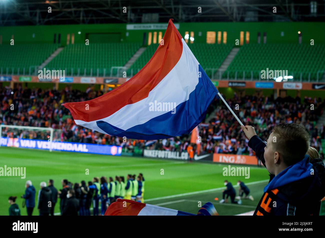 GRONINGEN - tifosi durante la partita di qualificazione della Coppa del mondo delle Donne tra Paesi Bassi e Cipro presso lo Stadio di Euroborg il 8 aprile 2022 a Groningen, Paesi Bassi. LASKER COR ANP Foto Stock