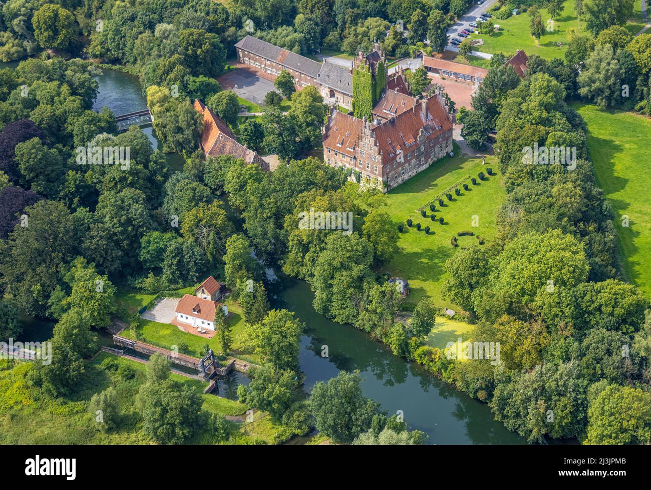 Vista aerea, Heessen Castello sul fiume Lippe con scuola pubblica e collegio nel distretto di Heessen, Hamm, Ruhr zona, Nord Reno-Westpha Foto Stock