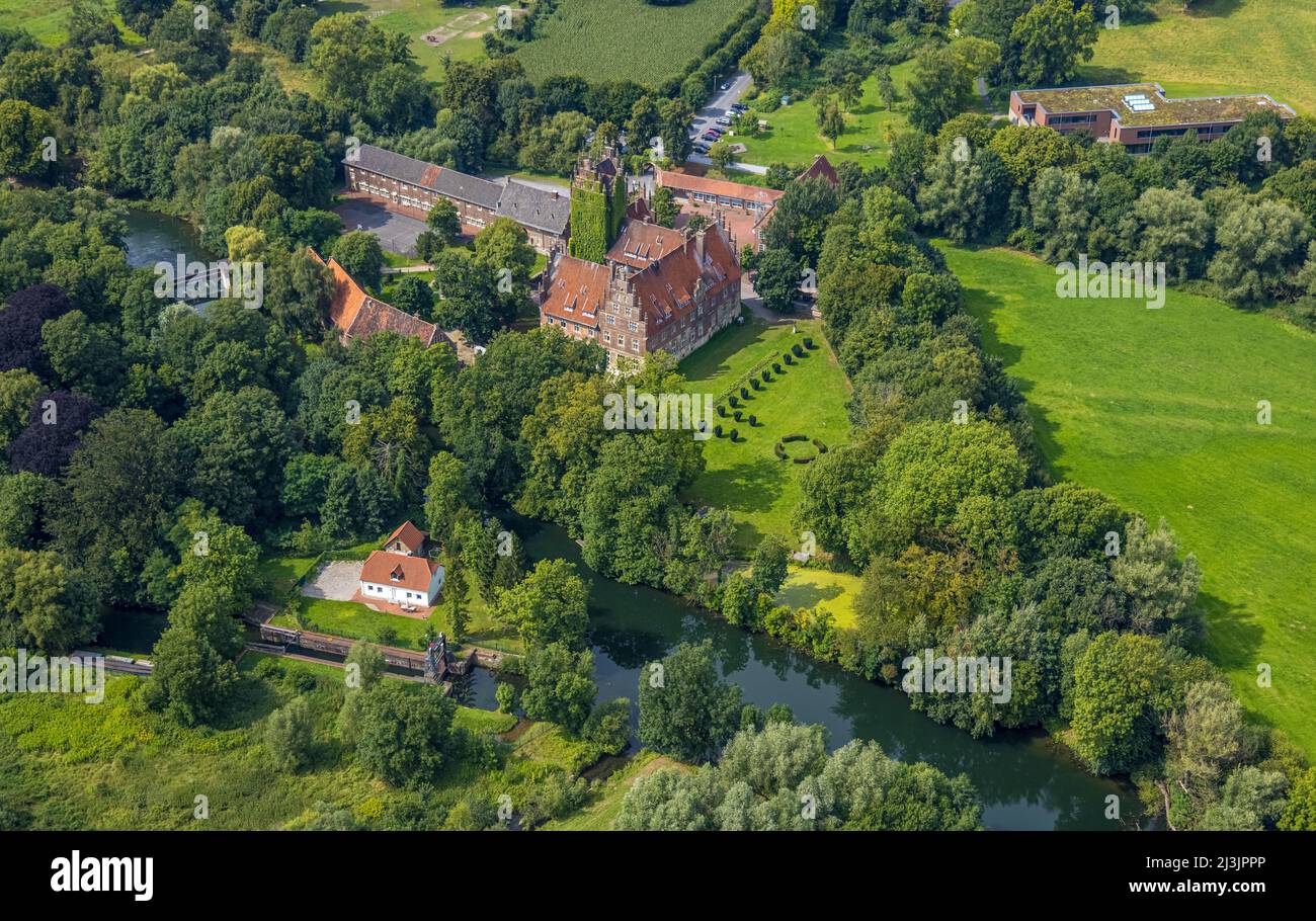 Vista aerea, Heessen Castello sul fiume Lippe con scuola pubblica e collegio nel distretto di Heessen, Hamm, Ruhr zona, Nord Reno-Westpha Foto Stock