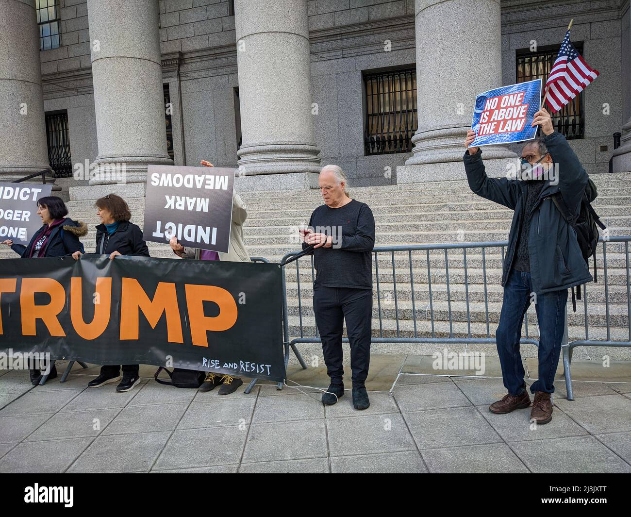 Gli attivisti si sono riuniti a Foley Square, NYC, chiedendo al Dipartimento di Giustizia di incriminare tutti i leader dell'attacco del 6th gennaio contro l'attacco del Campidoglio. Foto Stock