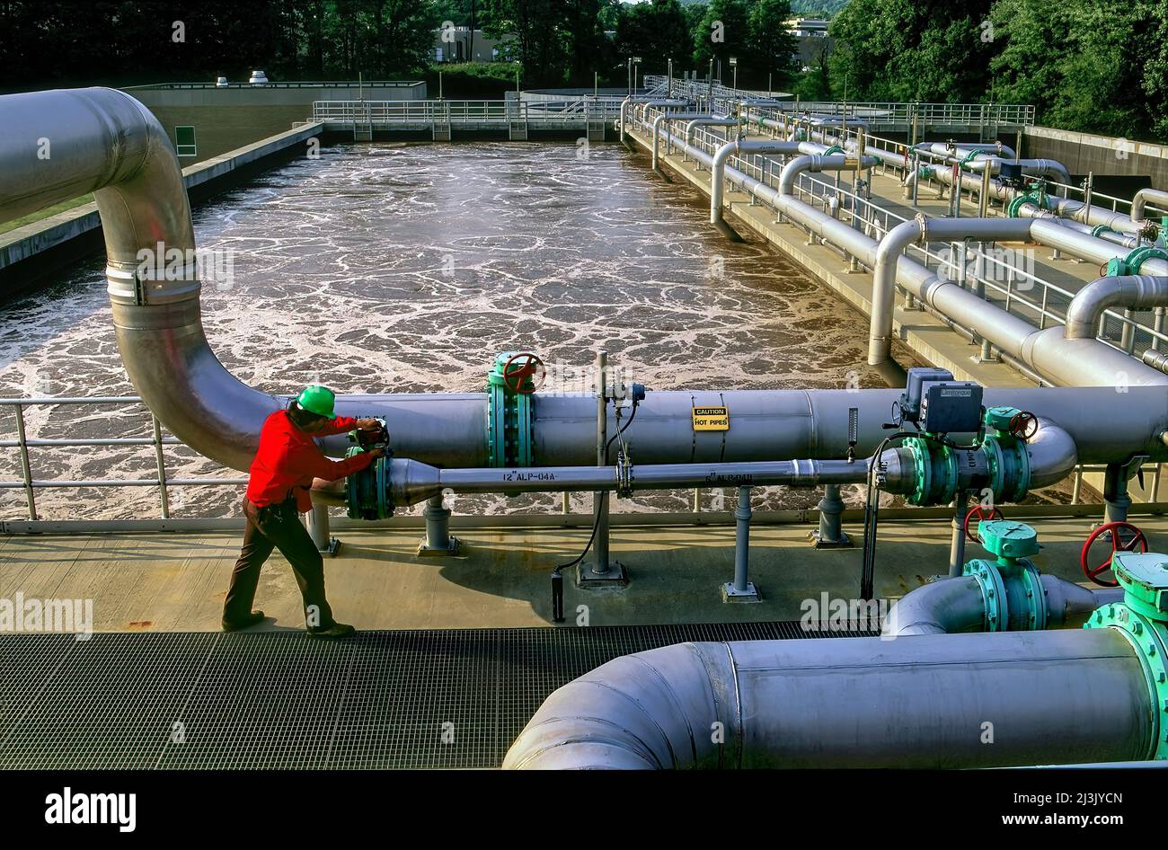 Aerating Ponds, Sewage Treatment Plant rilasciato: Ray Wexler Foto Stock