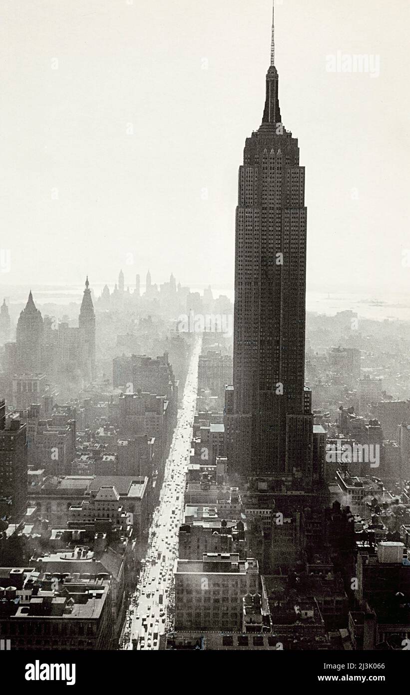 Empire state Building, Fifth Avenue sulla sinistra, New York City, New York, USA, Angelo Rizzuto, Anthony Angel Collection, novembre 1952 Foto Stock