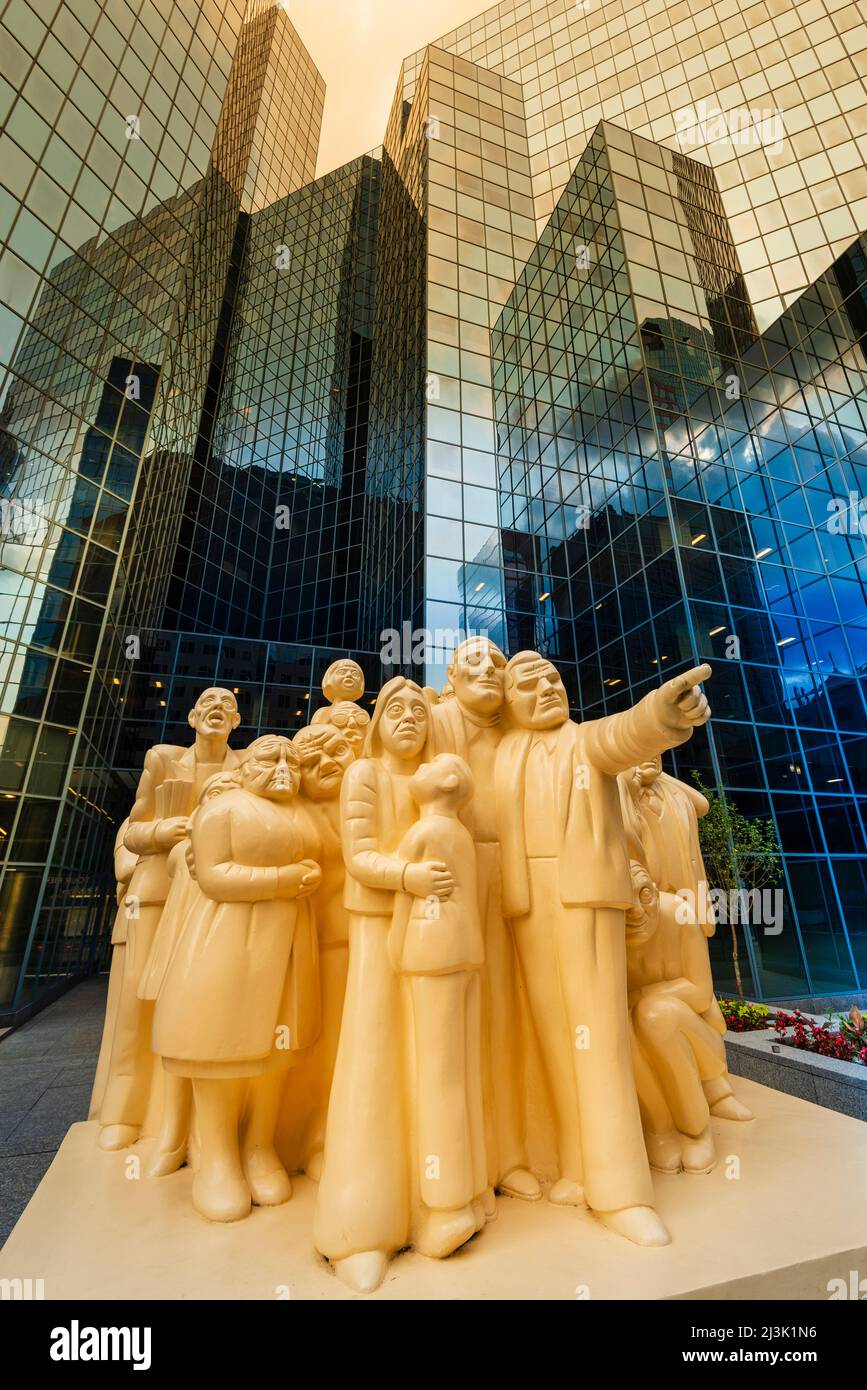 La folla illuminata, Montreal scultura di Raymond Mason; Montreal, Quebec, Canada Foto Stock