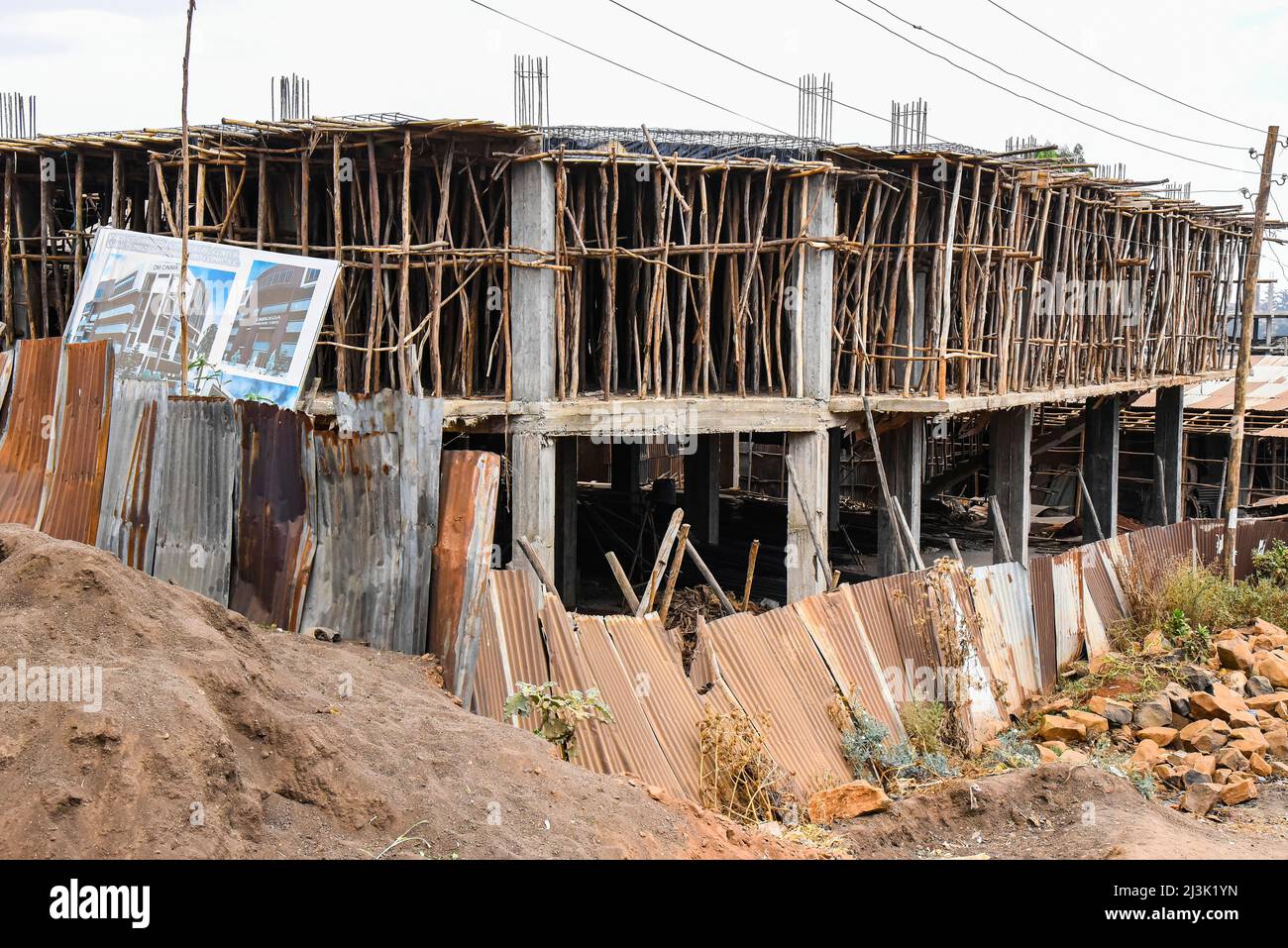 Alto edificio in costruzione in Etiopia; Addis Abeba, Etiopia Foto Stock