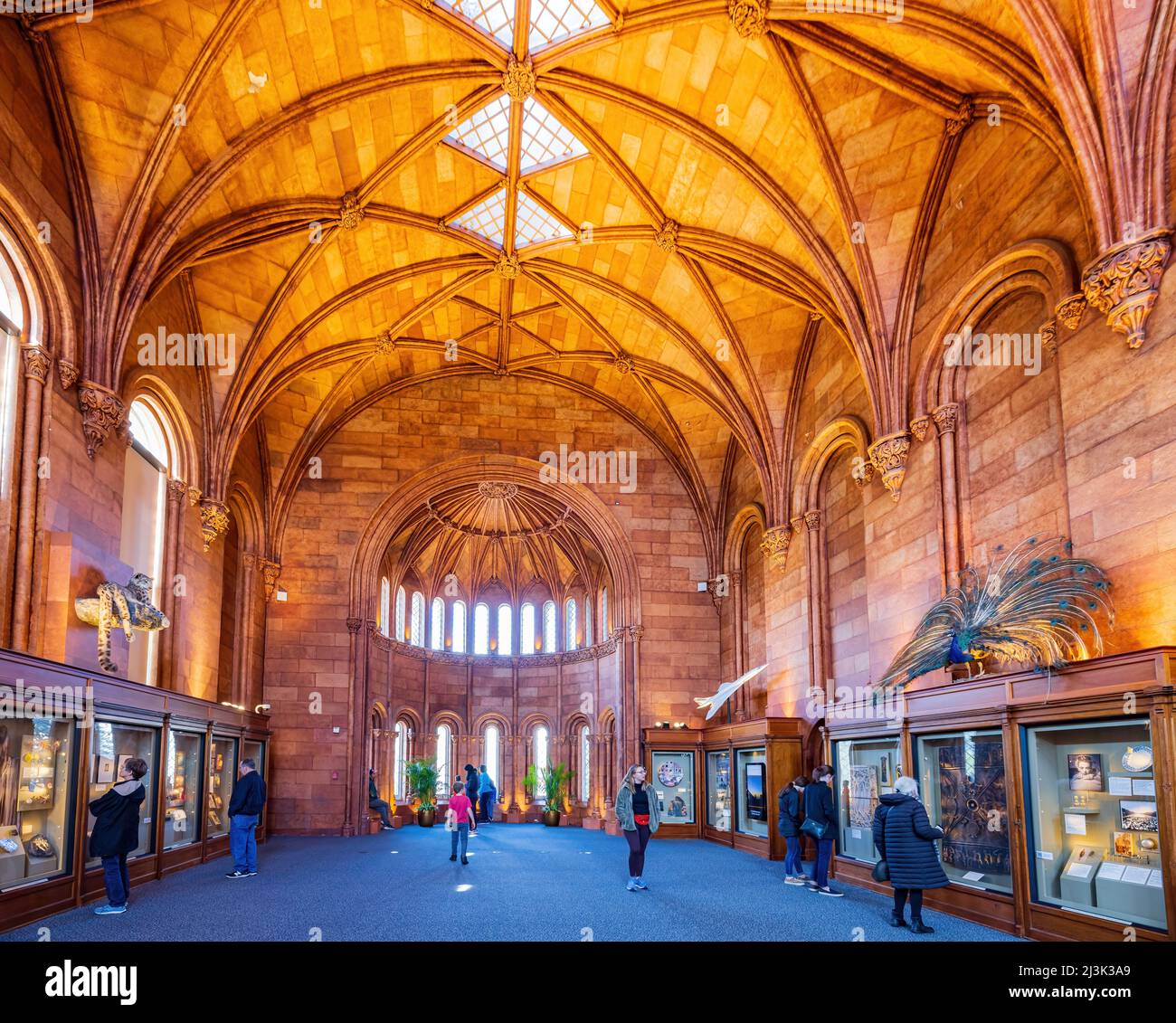 Washington DC, Apr 1 2022 - Vista interna del Castello Smithsonian Foto Stock